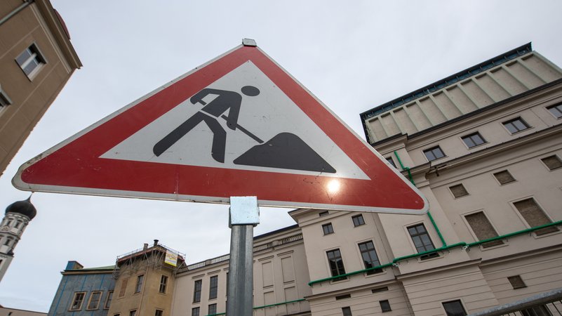 Archivbild: Großbaustelle Theatersanierung - auch finanziell. | Bild: picture alliance/dpa | Stefan Puchner Archivbild: Großbaustelle Theatersanierung - auch finanziell.