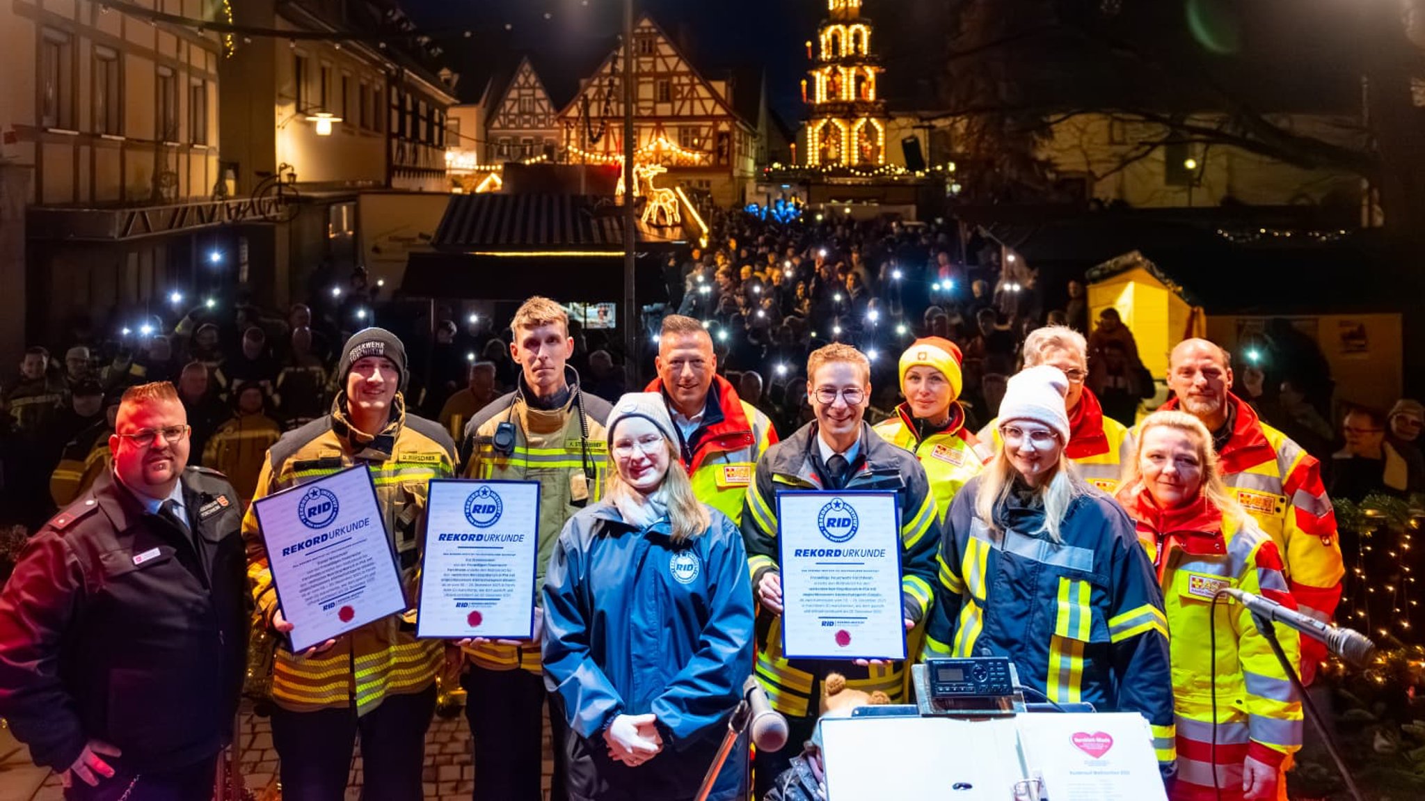 Kai Steinbrenner und Daniel Marschner von der Freiwilligen Feuerwehr Forchheim legten in 22,5 Stunden insgesamt 105,1 Kilometer zu Fuß zurück. | Bild: Freiwillige Feuerwehr Forchheim Kai Steinbrenner und Daniel Marschner von der Freiwilligen Feuerwehr Forchheim legten in 22,5 Stunden insgesamt 105,1 Kilometer zu Fuß zurück.