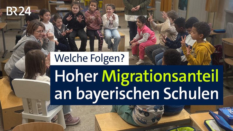 Klassenleiterin Tanja Kärpf übt mit ihren Schülerinnen und Schülern der Klasse 1c die Wochentage, die sie mit ihren Fingern abzählen. | Bild: Bayerischer Rundfunk 2025 Klassenleiterin Tanja Kärpf übt mit ihren Schülerinnen und Schülern der Klasse 1c die Wochentage, die sie mit ihren Fingern abzählen.