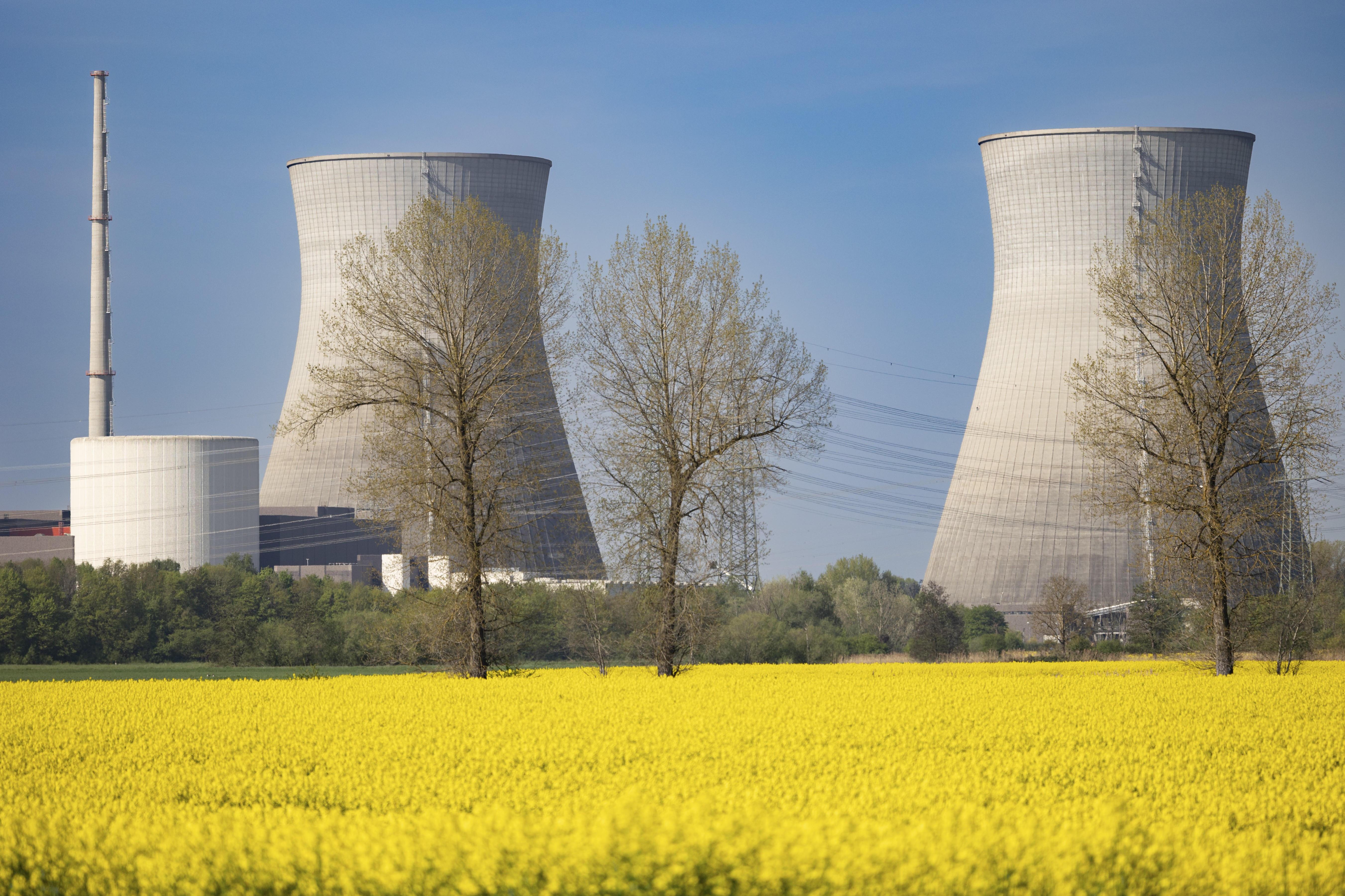 Die zwei großen Kühltürme des ehemalige Atomkraftwerk Gundremmingen