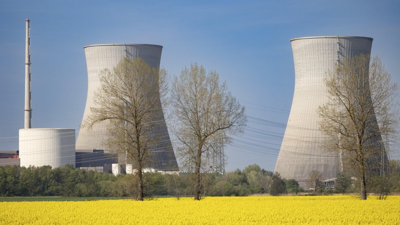 Die zwei großen Kühltürme des ehemalige Atomkraftwerk Gundremmingen | Bild: picture alliance / imageBROKER | Josef Schafnitzel Die zwei großen Kühltürme des ehemalige Atomkraftwerk Gundremmingen