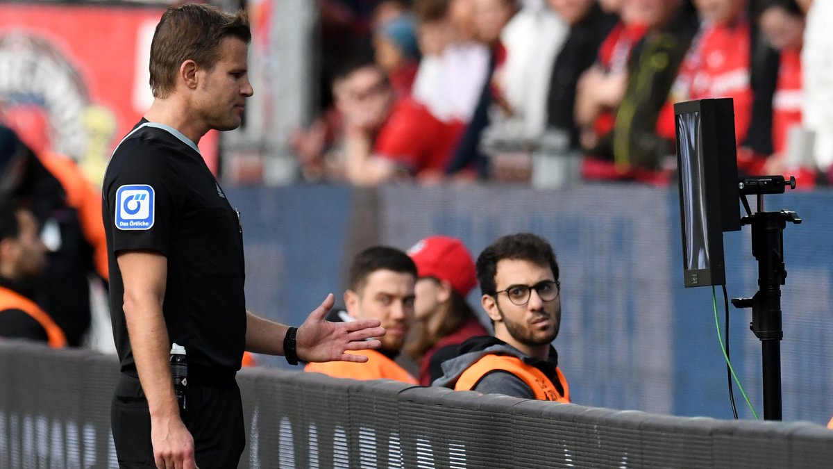 Bundesliga-Schiedsrichter Brych: Challenge würde nichts bringen