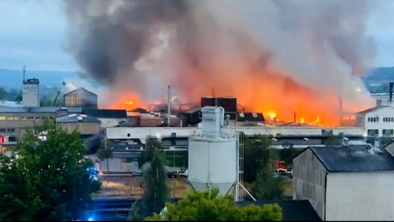 Im Video: Der Großbrand in Wunsiedel | Bild: Bayerischer Rundfunk 2024 Im Video: Der Großbrand in Wunsiedel