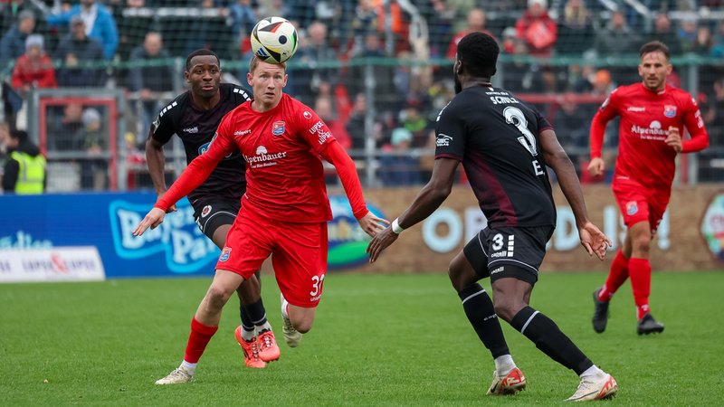 Spielszene Viktoria Köln - SpVgg Unterhaching | Bild: picture alliance / Eibner-Pressefoto | Eibner-Pressefoto/Jenni Maul Spielszene Viktoria Köln - SpVgg Unterhaching