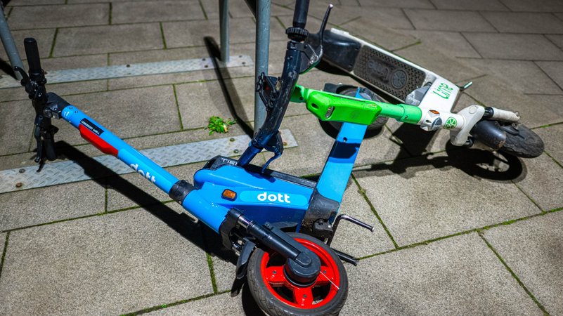 (Symbolbild) E-Scooter | Bild: picture alliance/dpa/Sina Schuldt (Symbolbild) E-Scooter