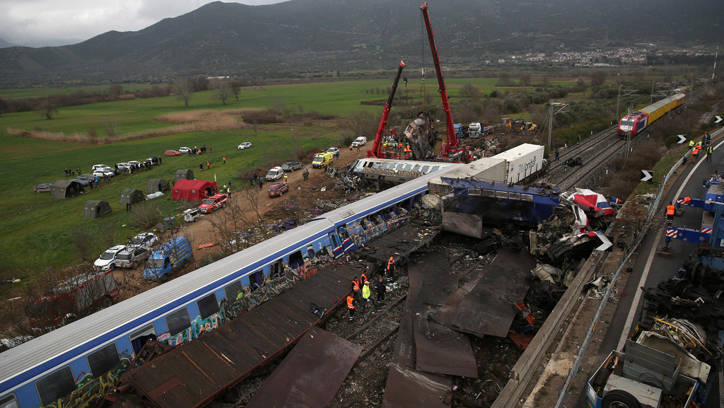 Unglücksstelle bei Larissa, am 2. März 2023 | Bild: picture alliance / AA | Costas Baltas Unglücksstelle bei Larissa, am 2. März 2023