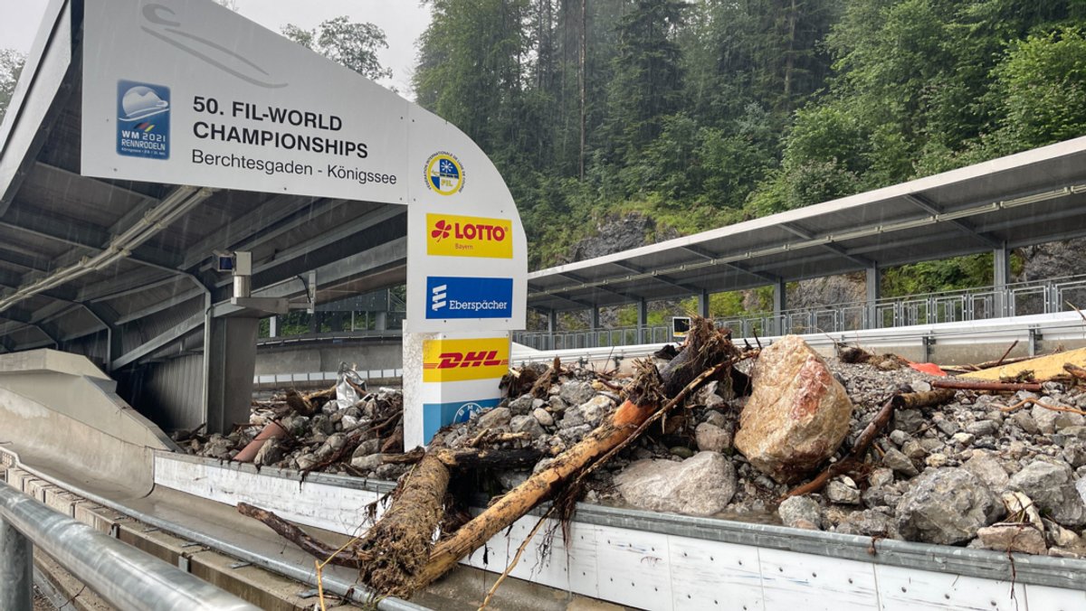 Die zerstörte Bobbahn am Königssee: Geröll liegt auf der Bahnschale