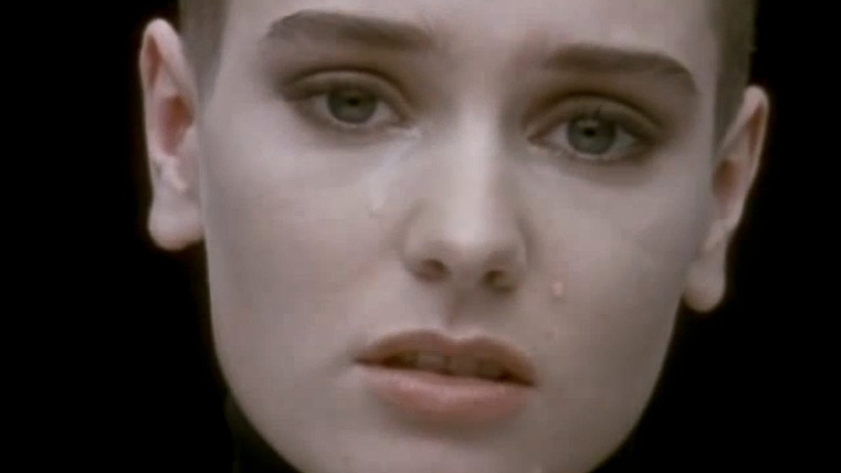 Sinead O'Connor im Video zu "Nothing compares to her" 