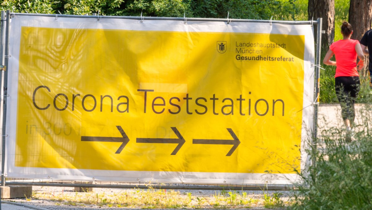 Plakat für Corona-Teststation in München