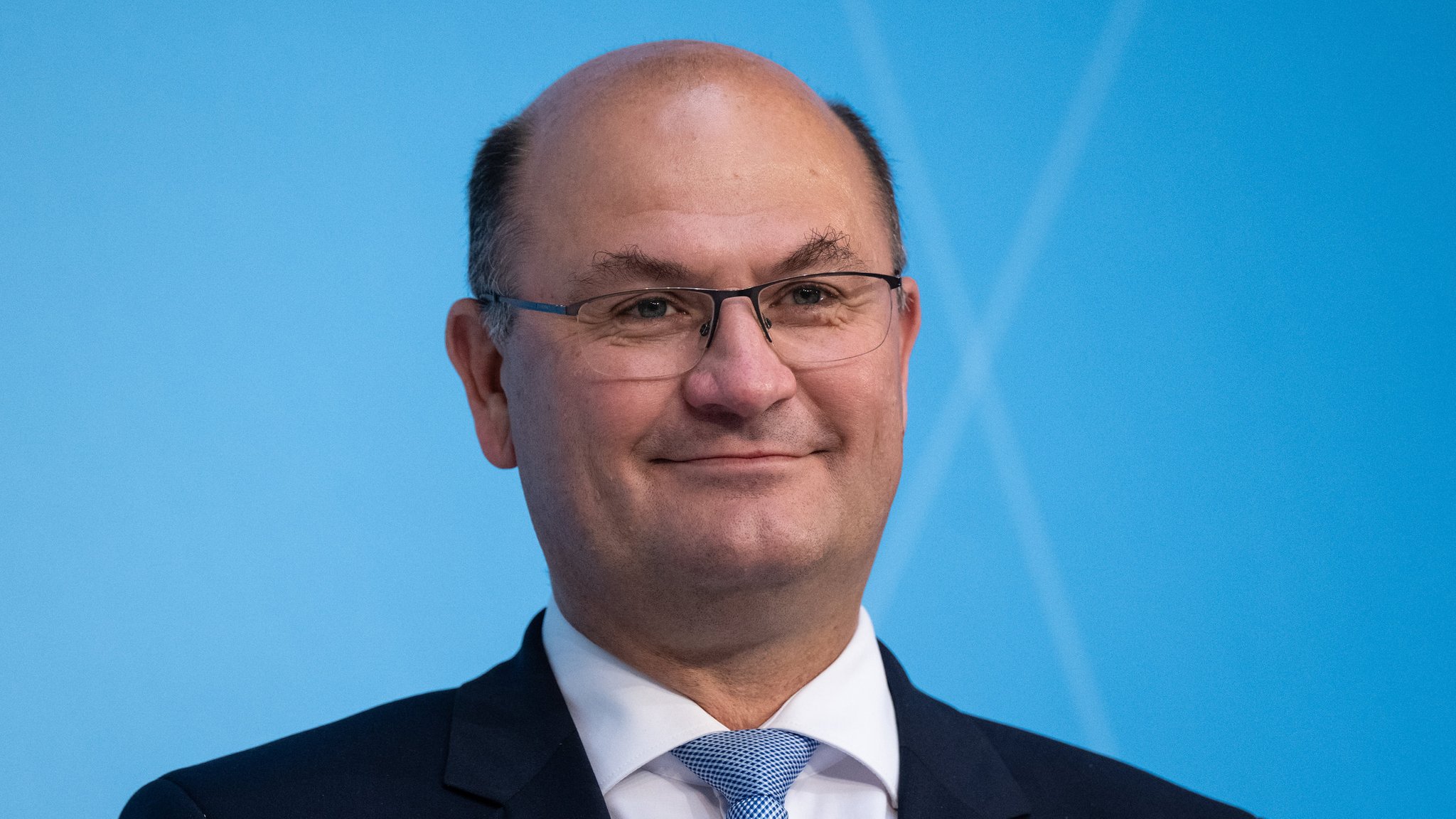 Ein Klick: Bayerns Finanzminister für Steuererklärung per App