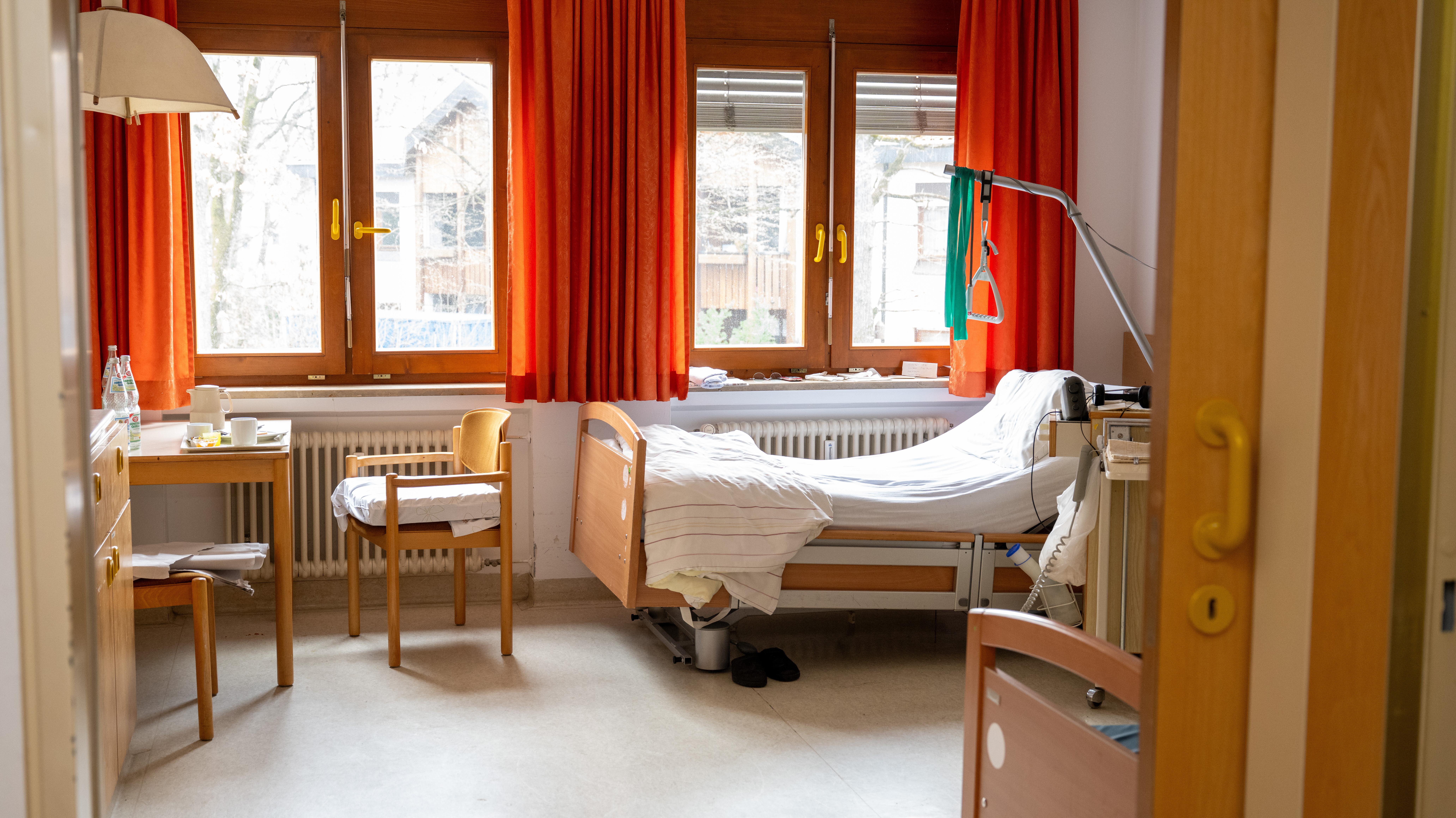 Symbolbild: Blick ins Zimmer eines Pflegeheims