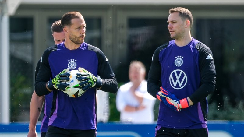 Oliver Baumann (l.) und Manuel Neuer | Bild: picture alliance / Eibner-Pressefoto | Eibner-Pressefoto/Florian Wiegand Oliver Baumann (l.) und Manuel Neuer