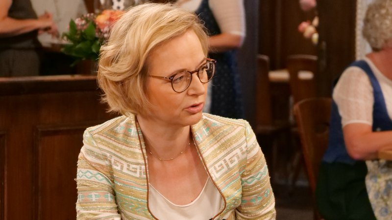 Katja Wolf hat sich am „Sonntags-Stammtisch“ von ihrer eigenen Parteichefin teilweise distanziert. Wagenknechts Fernbleiben von der Rede des ukrainischen Präsidenten Selenskyj im Bundestag habe sie „auch nicht glücklich“ gefunden. | Bild: Andreas Schroll Katja Wolf hat sich am „Sonntags-Stammtisch“ von ihrer eigenen Parteichefin teilweise distanziert. Wagenknechts Fernbleiben von der Rede des ukrainischen Präsidenten Selenskyj im Bundestag habe sie „auch nicht glücklich“ gefunden.