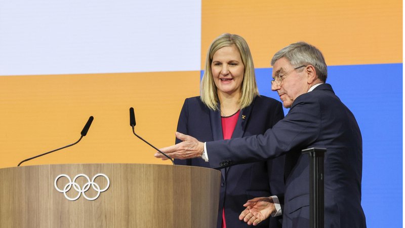 Kirsty Coventry und Thomas Bach | Bild: picture-alliance/dpa Kirsty Coventry und Thomas Bach