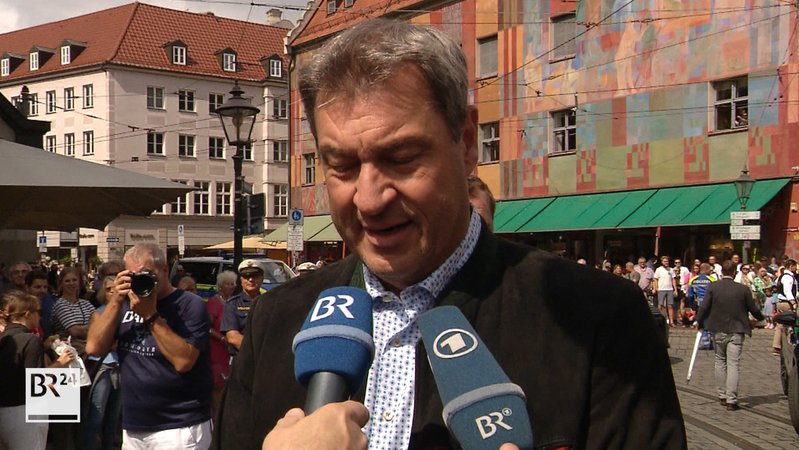 Ministerpräsident Söder nimmt in Augsburg Stellung zu den Vorwürfen gegen Aiwanger