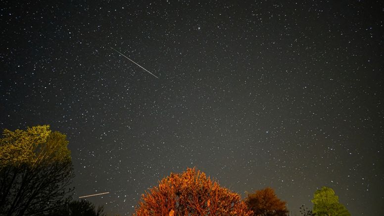Sternenhimmel mit Sternschnuppen über Lenggries | Bild:Robert Kukuljan 