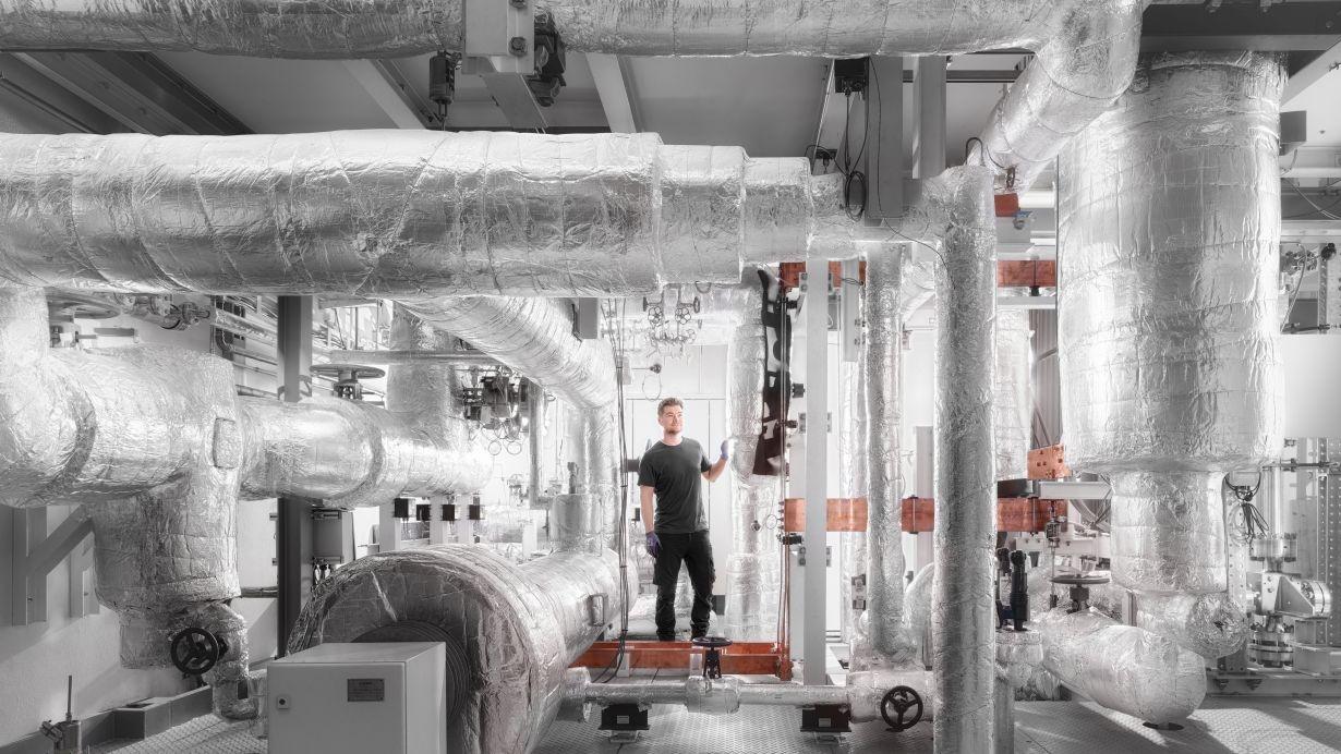 Die Forschungsanlage COSMOS-H am KIT. Sie ermöglicht Energieforschungsexperimente unter realen Kraftwerksbedingungen.