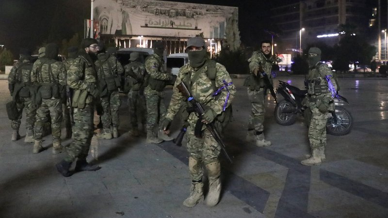 30.11.2024: Oppositionelle Kämpfer in Aleppo | Bild: REUTERS/Mahmoud Hasano 30.11.2024: Oppositionelle Kämpfer in Aleppo