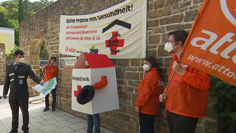 Rhön-Klinikum: Attac protestiert in Bad Neustadt an der Saale