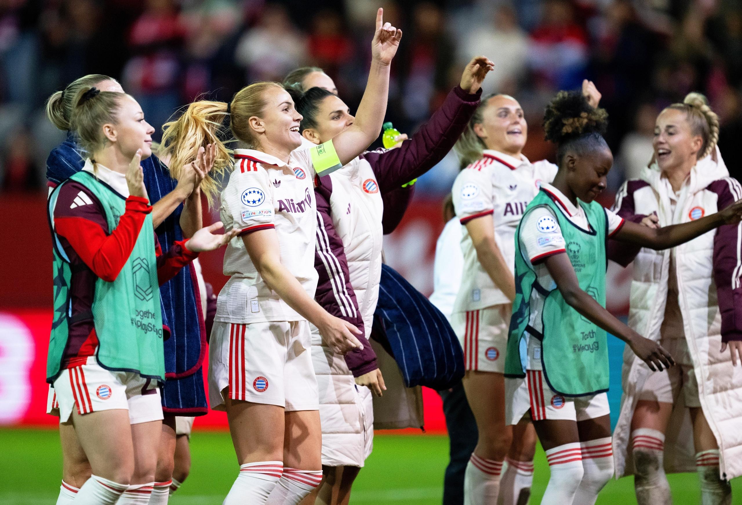 Die Bayern-Frauen feiern