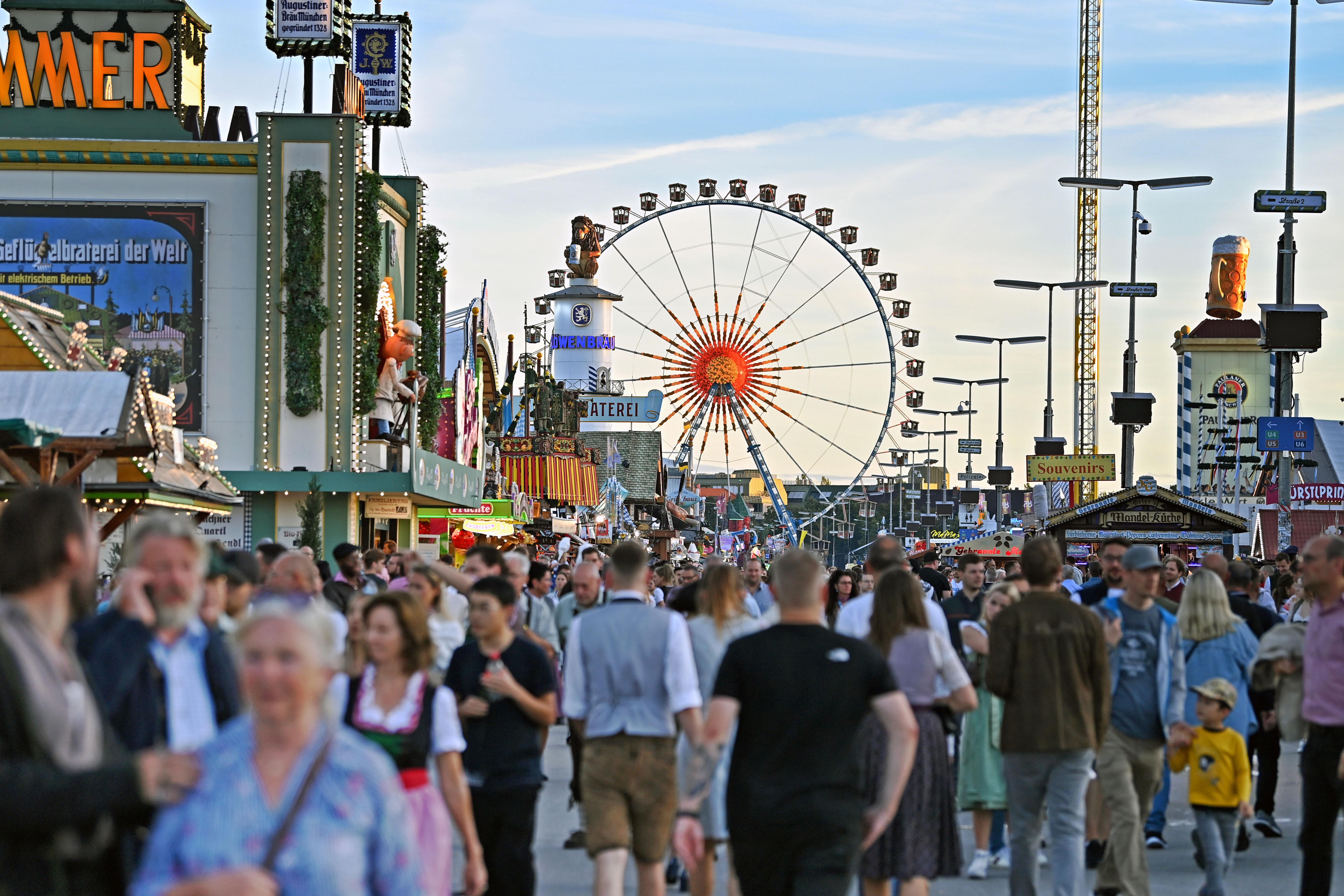  Sommerliches Wetter sorgte für hohe Besucherzahlen auf der Wiesn