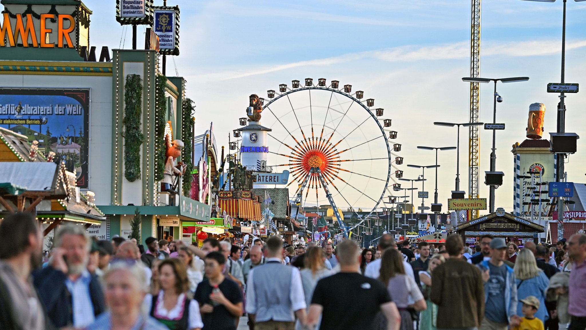  Sommerliches Wetter sorgte für hohe Besucherzahlen auf der Wiesn