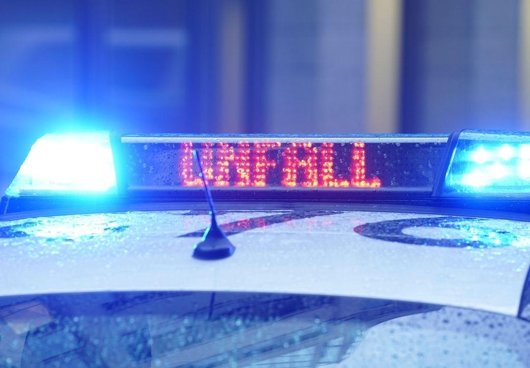 Polizeiwagen mit Blaulicht (Symbolbild)