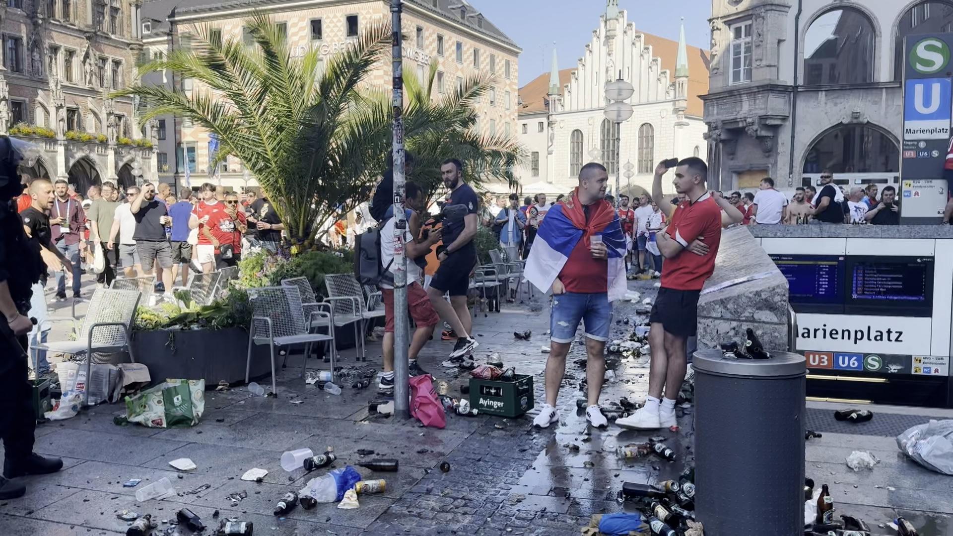 Im Video: Serbische Fans in München
