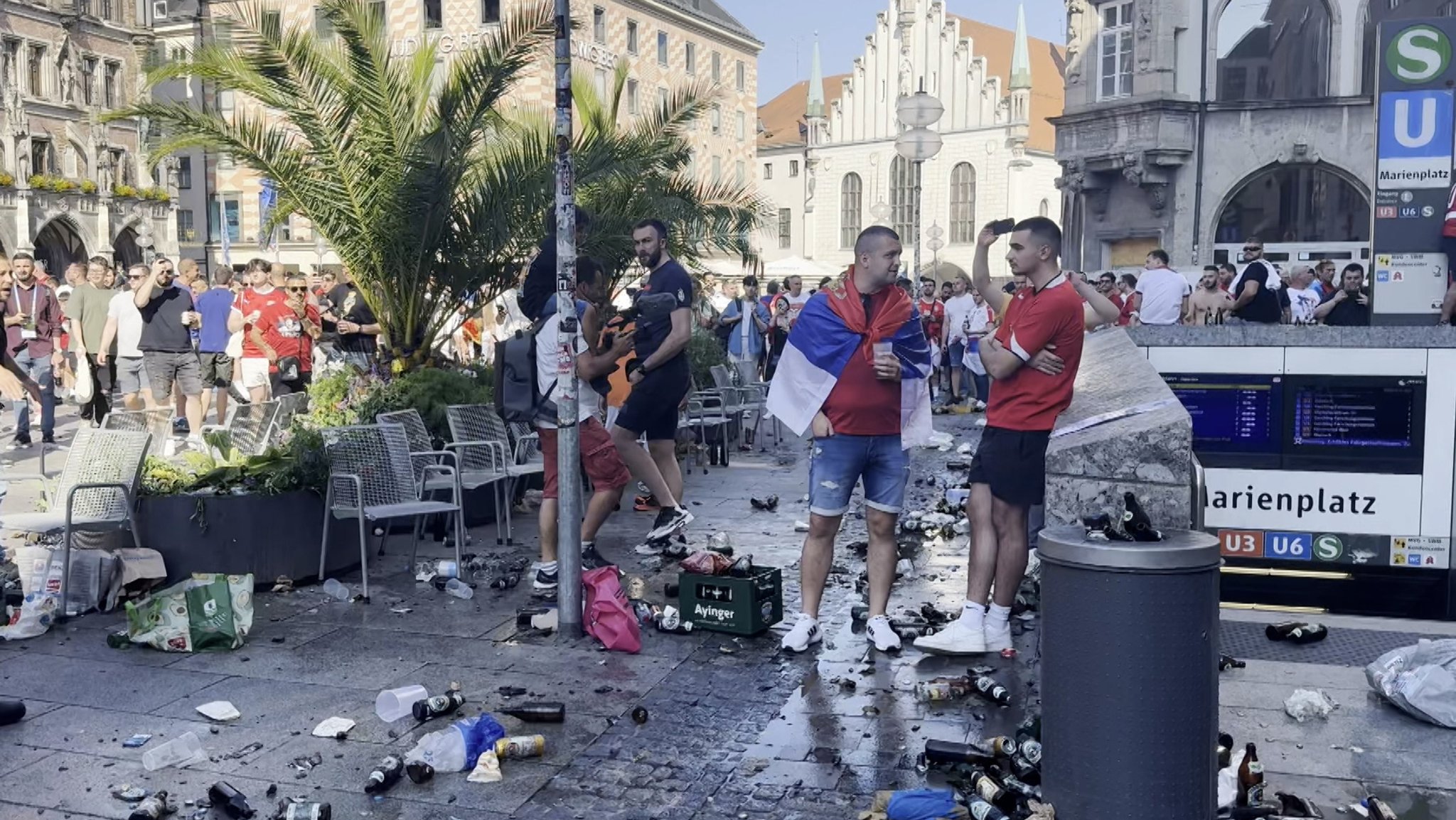 Im Video: Serbische Fans in München