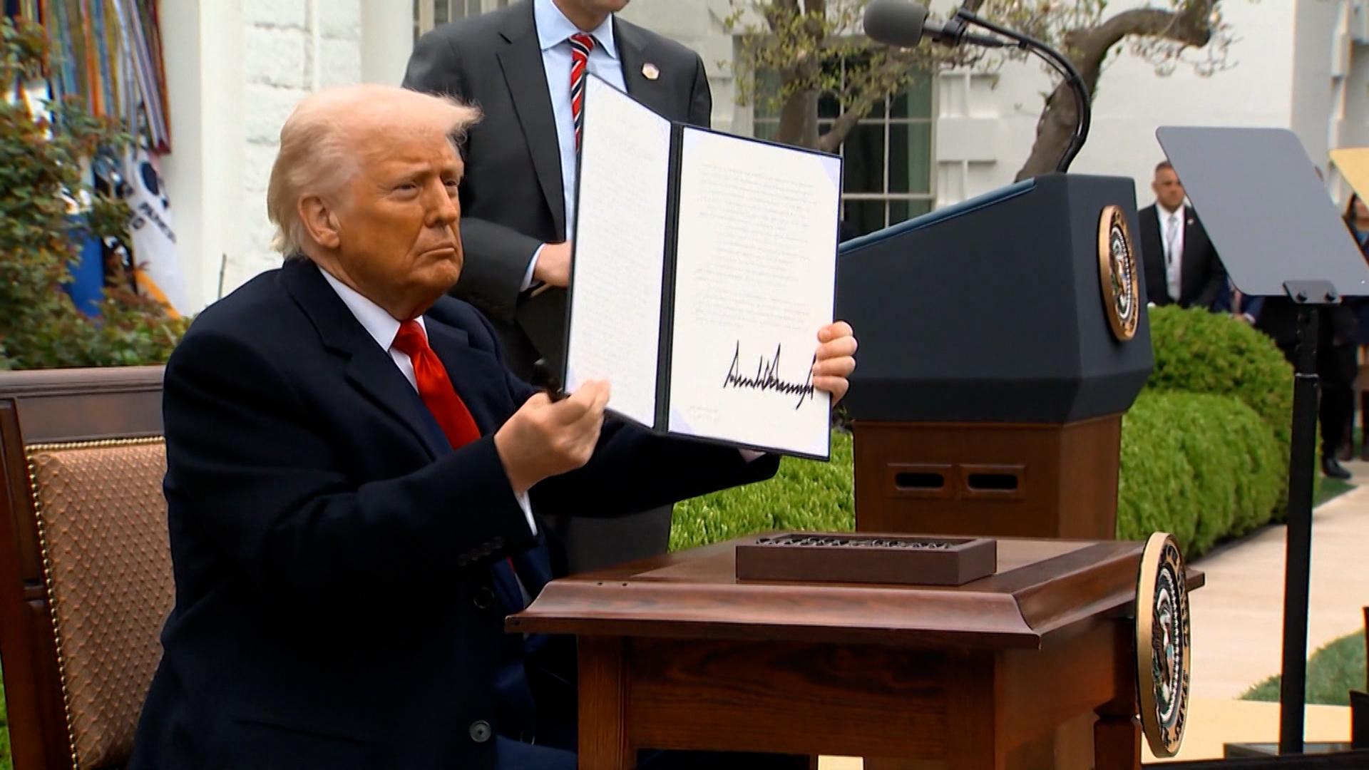 US-Präsident Trump bei der Verkündigung seiner Strafzölle