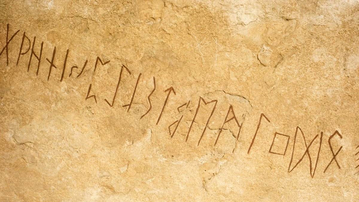 Inschriften auf dem ältesten schwedischen Runenstein (Wir bemühen uns um ein Foto des Steins von Tyrifjorden)