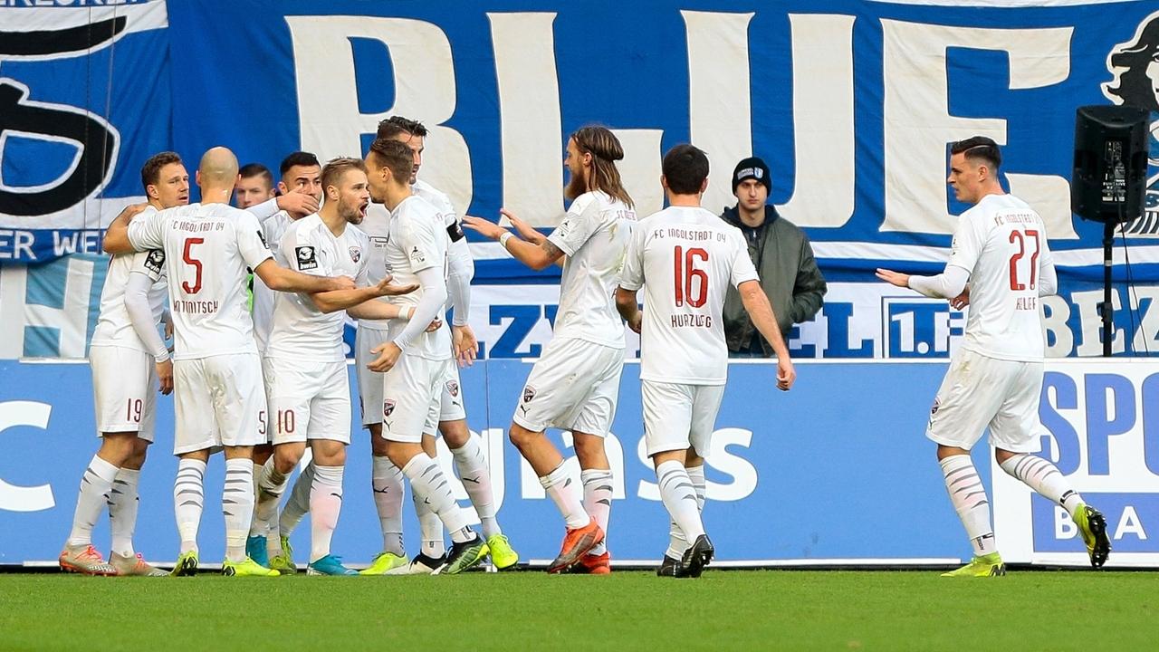 Ingolstadt jubelt | Bild: imago images/Jan Huebner Ingolstadt jubelt