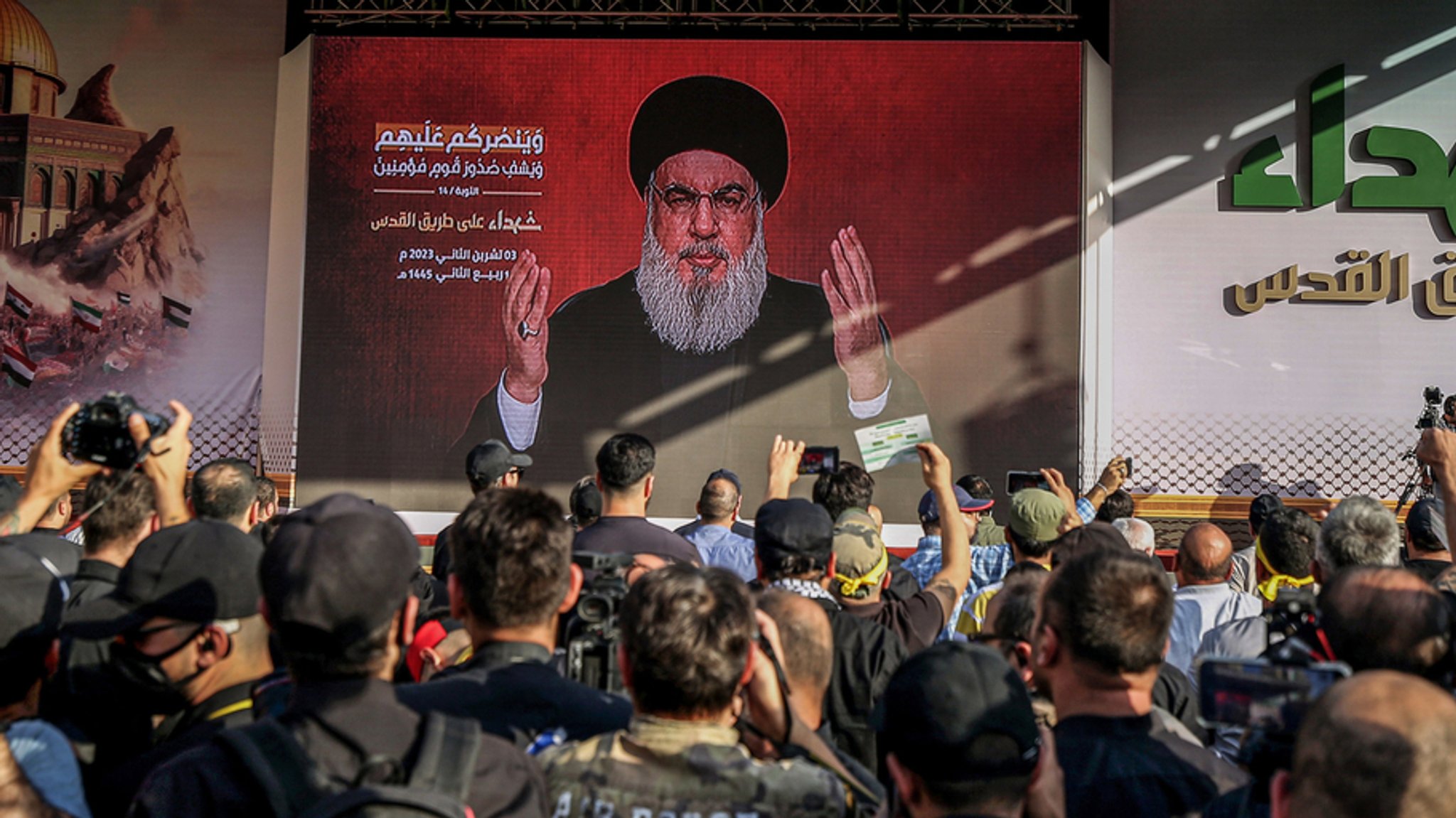 Hassan Nasrallah, Generalsekretär der pro-iranischen Hisbollah, wendet sich in einer im Fernsehen übertragenen Rede in einem südlichen Vorort von Beirut an die Menge.