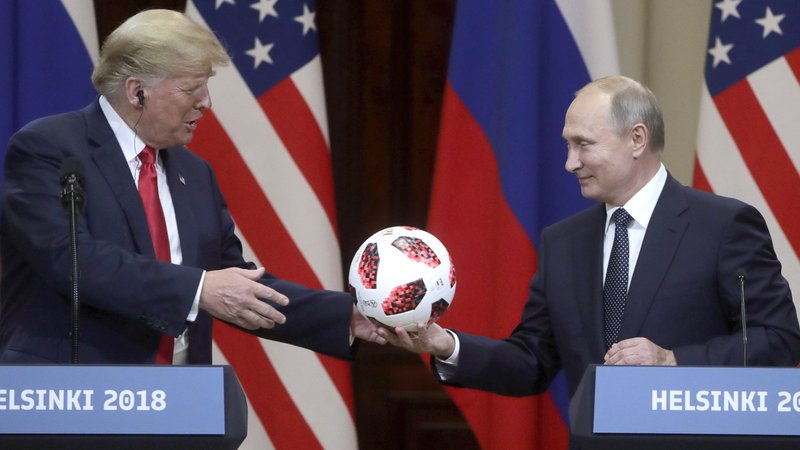 Ein Archivbild zeigt Donald Trump und Putin im Jahr 2018. | Bild: Mikhail Metzel/Picture Alliance Ein Archivbild zeigt Donald Trump und Putin im Jahr 2018.
