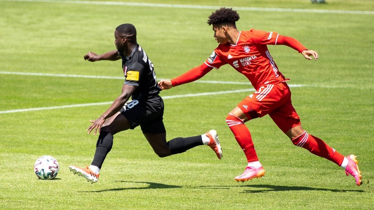 pix Fc Bayern München Ii der letztjahrige meister bayern munchen ii hat sich mit einer niederlage in die regionalliga verabschiedet am 38 und letzten spieltag der 3 liga unterlagen die munchner gegen den halleschen fc mit