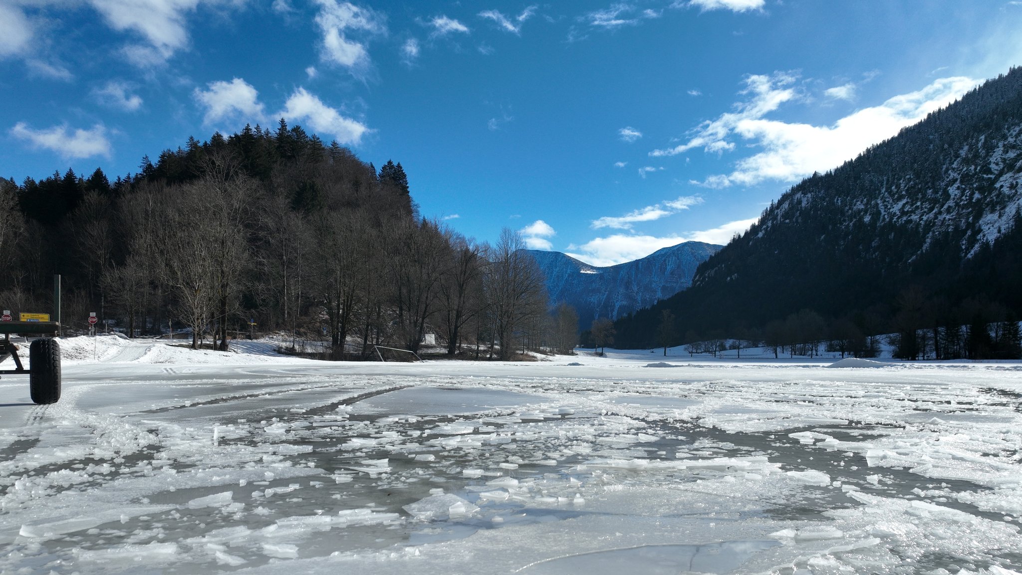 Eis, Wasser, Matsch - hier sollten eigentlich am Wochenende Tausende von Skilangläuferinnen und Skilangläufern starten. 