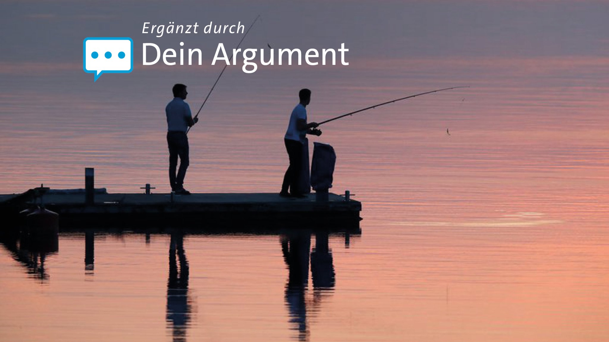 Zwei Männer werfen bei Pleinfeld am Brombachsee ihre Angeln aus (Archiv- und Symbolbild)