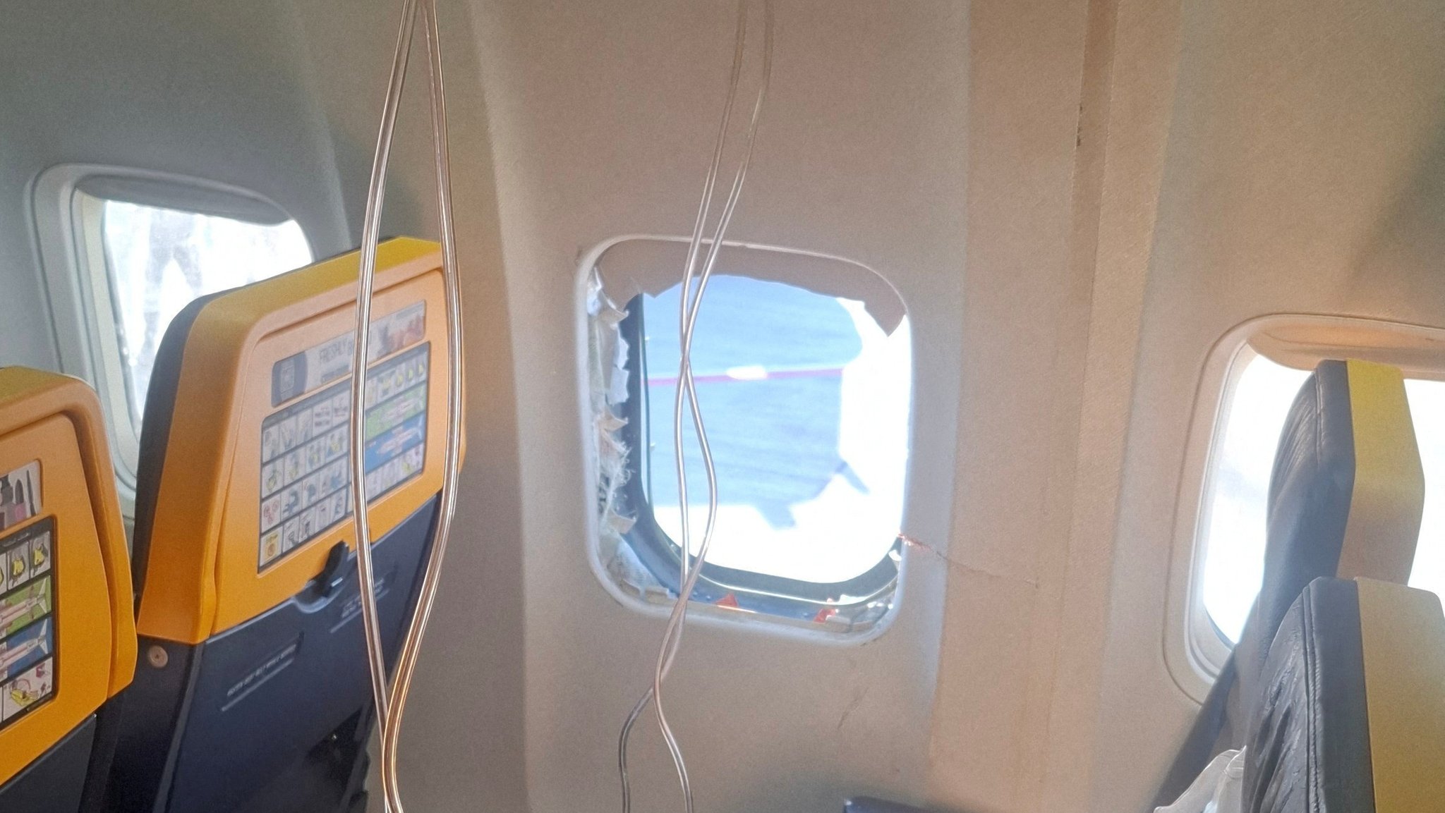 Ryanair-Passagier fast aus Flugzeug gesaugt – die Hintergründe