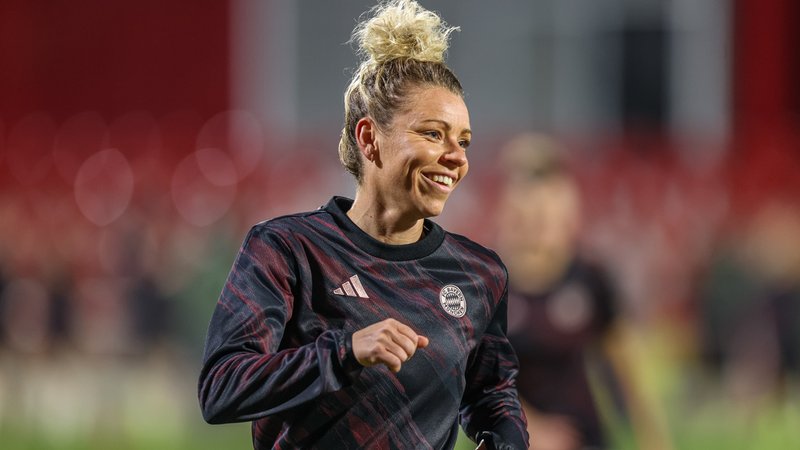 Linda Dallmann verlängert beim FC Bayern München | Bild: picture alliance / HMB Media | Hendrik Hamelau Linda Dallmann verlängert beim FC Bayern München