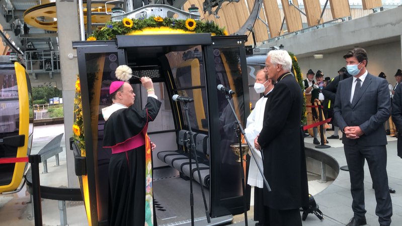 Der Augsburger Bischof Bertram Meier segnet die Nebelhornbahn