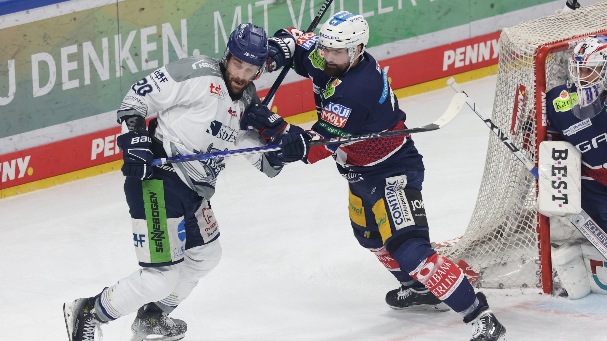 Spielszene Eisbären Berlin - Straubing Tigers