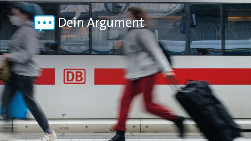 Reisende laufen mit Gepäck an einem stehenden ICE entlang. | Bild: BR/Julia Müller Reisende laufen mit Gepäck an einem stehenden ICE entlang.