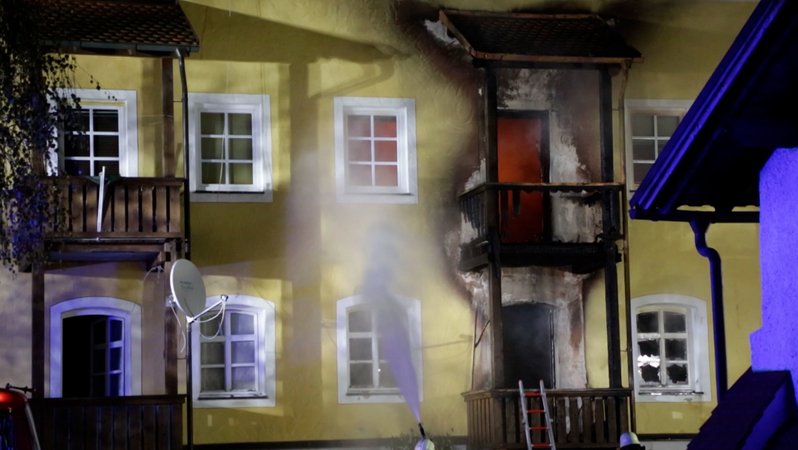 Das brennende Mehrfamilienhaus in Reisbach