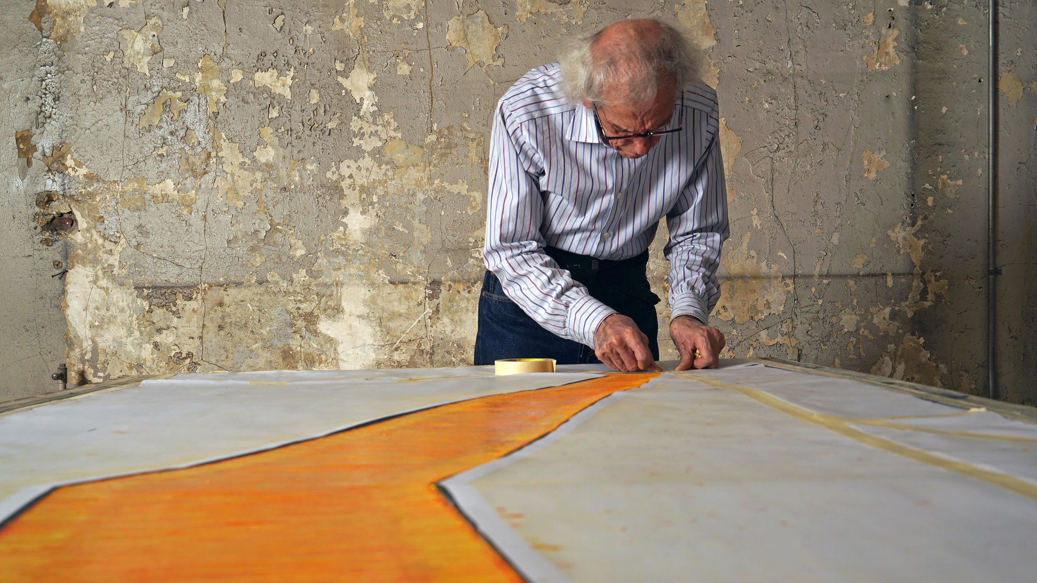 Christo bei der Arbeit ("Christo - Walking On Water"-Filmszene)