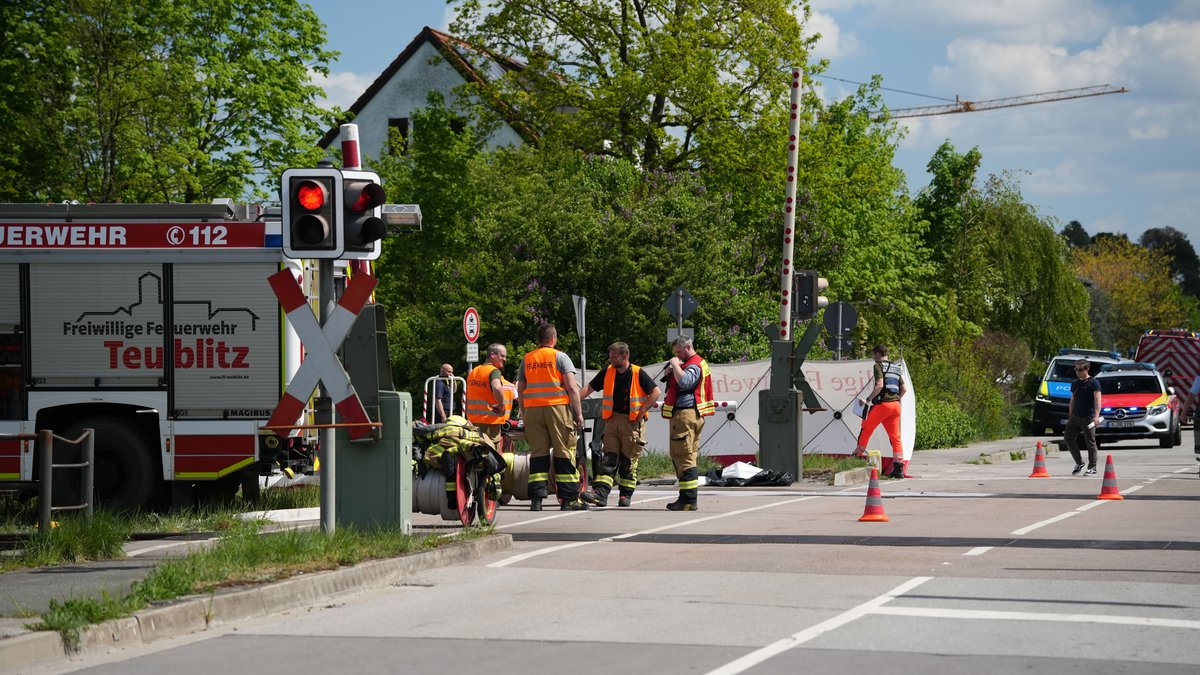 Autofahrer bei Zusammenstoß mit Zug tödlich verunglückt