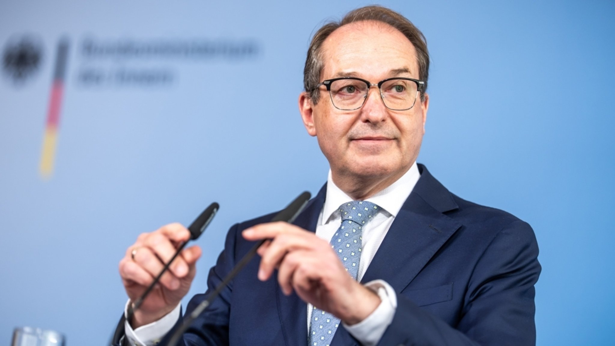 (Archivbild) Bundesinnenminister Alexander Dobrindt (CSU) | Bild: dpa-Bildfunk/Michael Kappeler (Archivbild) Bundesinnenminister Alexander Dobrindt (CSU)