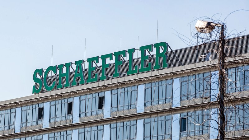 Der Firmensitz von Schaeffler in Herzogenaurach - das Unternehmen hat nun angekündigt, 1300 Stellen zu kürzen