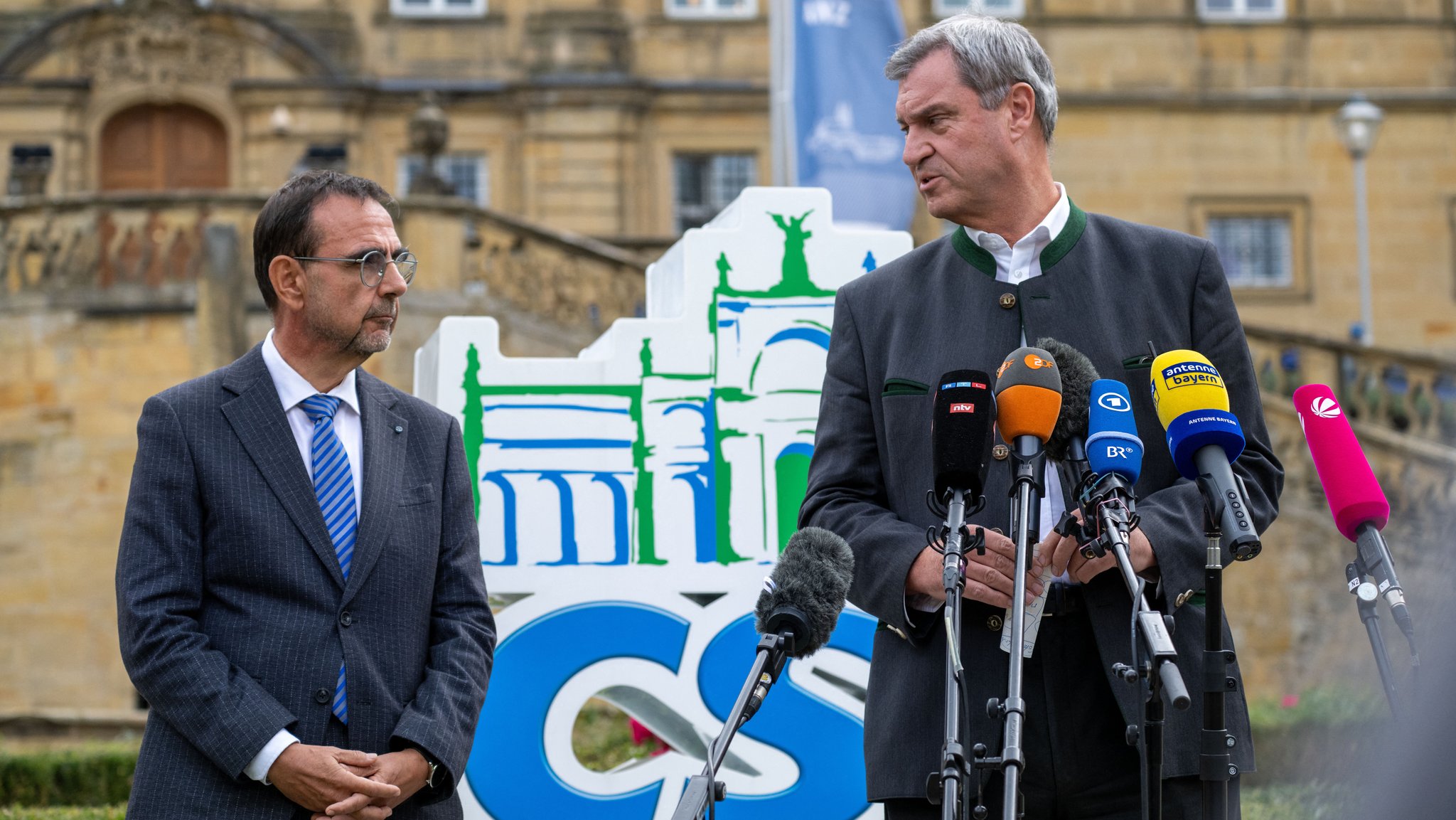 Ratschläge für die große Schwester: CSU demonstriert Stärke