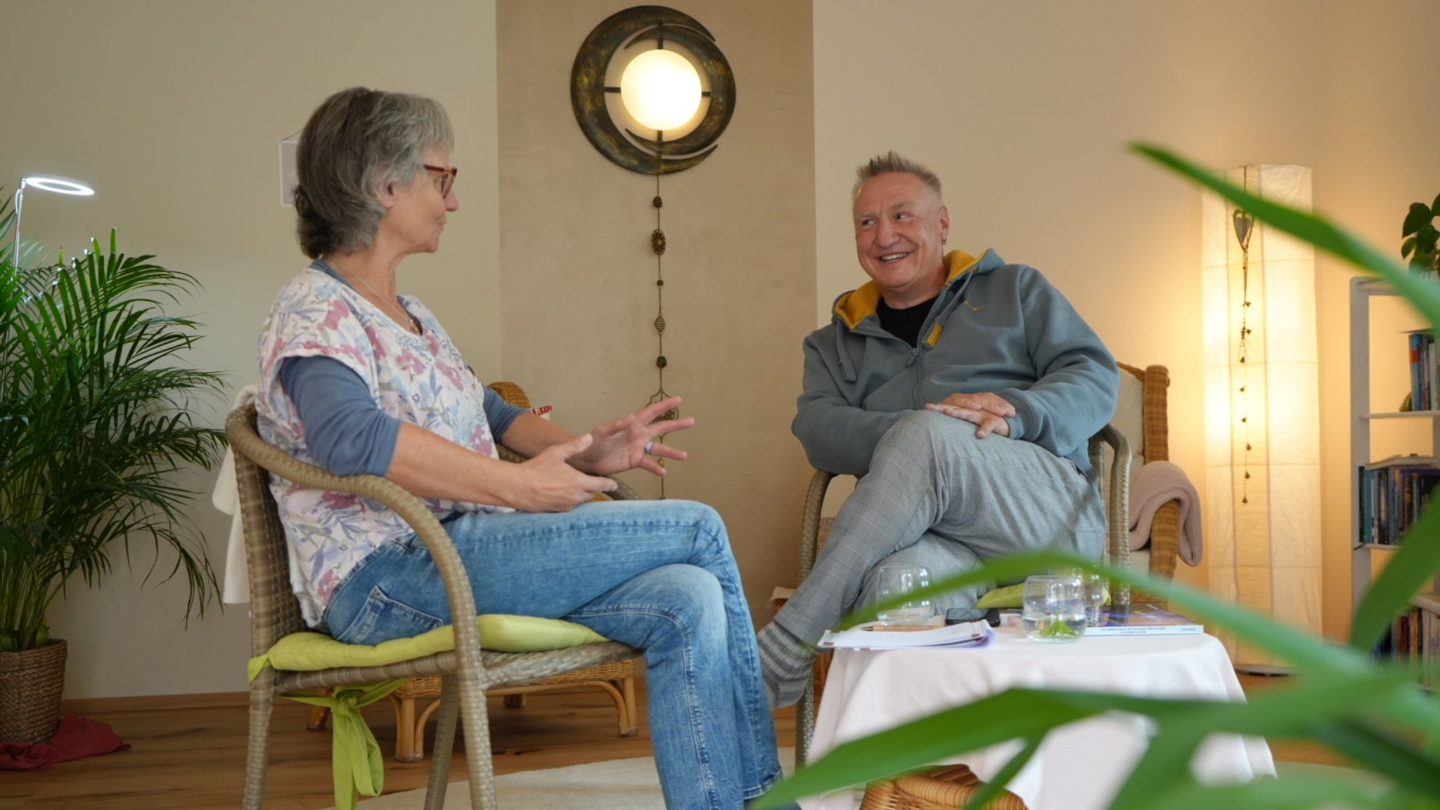 Johanna Maria Nientiedt und Ansgar Lipecki in den Räumen der Praxis in Burghaslach. 