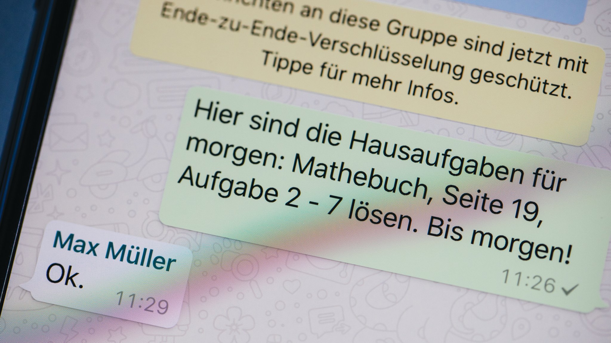 Aufnahme eines Klassenchats auf der Plattform WhatsApp | Bild: BR/Fabian Stoffers Aufnahme eines Klassenchats auf der Plattform WhatsApp